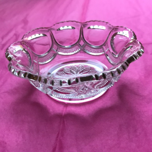 Vintage pressed glass desert bowls gold trim - Picture 2 of 10